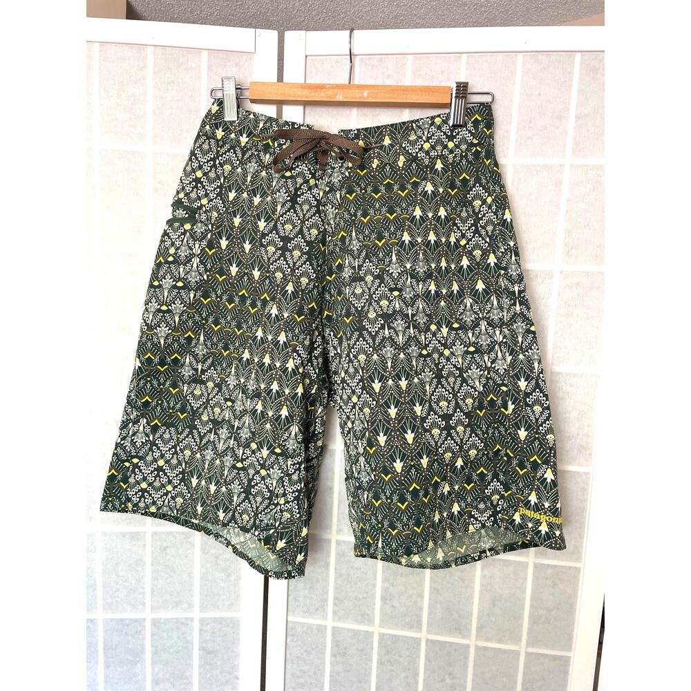 Patagonia Wavefarer Board Shorts Geometric Floral XS Surf Beach Vacation Resort